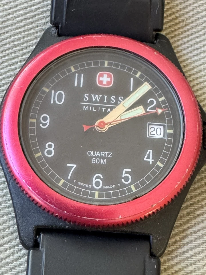 Reloj de buceo de cuarzo para hombre SWISS MILITARY esfera negra correa de silicona 5 ATM 095 8306 Foto 2 de 4