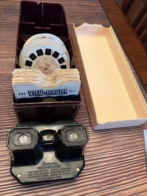 Vintage View-master With 26 Reels And Storage Case (some Damage To Case)