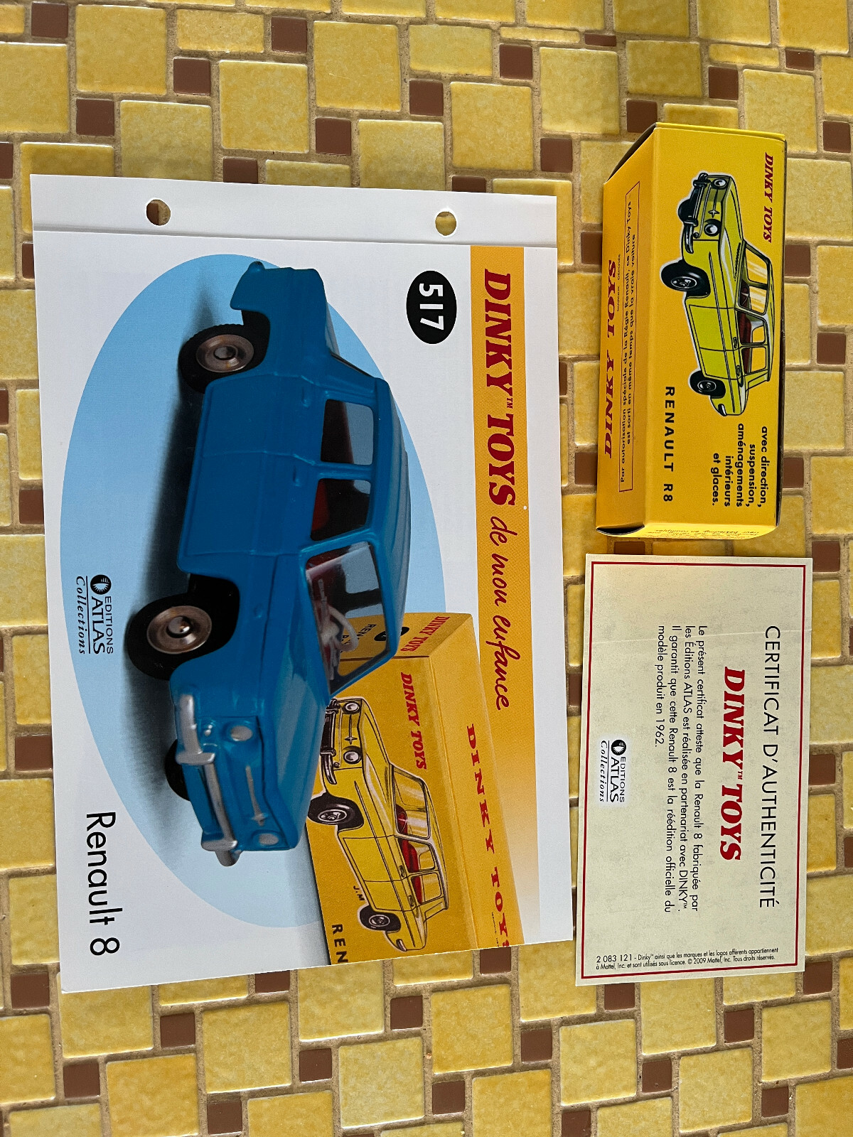 Miniature Dinky Toys Atlas 2009 Renault R8 517 bleu de collection avec boite coffret et certificat