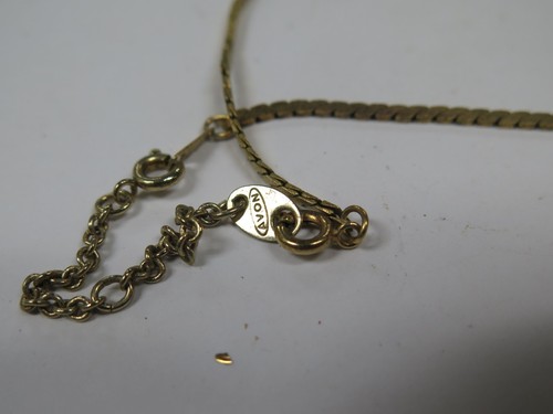 Collar y pendientes colgantes Avon tono dorado y esmalte negro media luna sin marca - Imagen 7 de 11
