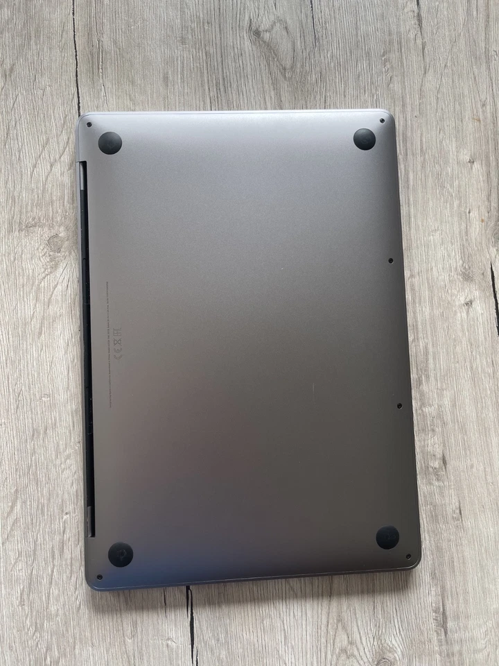 Apple A2159 MacBook Pro 13 Zoll 256GB, i5, 8GB RAM QWERTZ Achtung Beschreibung - Bild 4 von 4