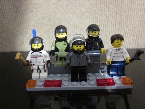 5 Lego Speed Champions Personaggi Piloti Auto da Corsa, Ferrari, Porsche, Mclaren - Foto 2 di 11
