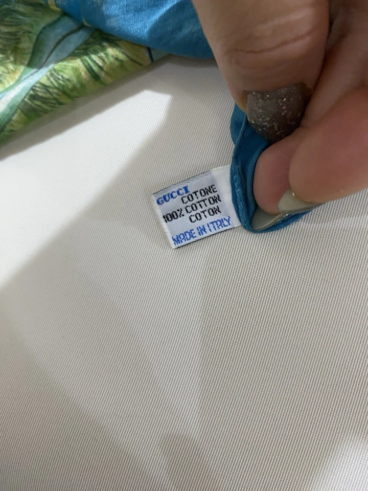 Хлопковая шаль S41#Gucci Jungle Tiger 53 дюйма x 52 дюйма парео упаковка - есть пятна и пульсы - Изображение 4 из 4