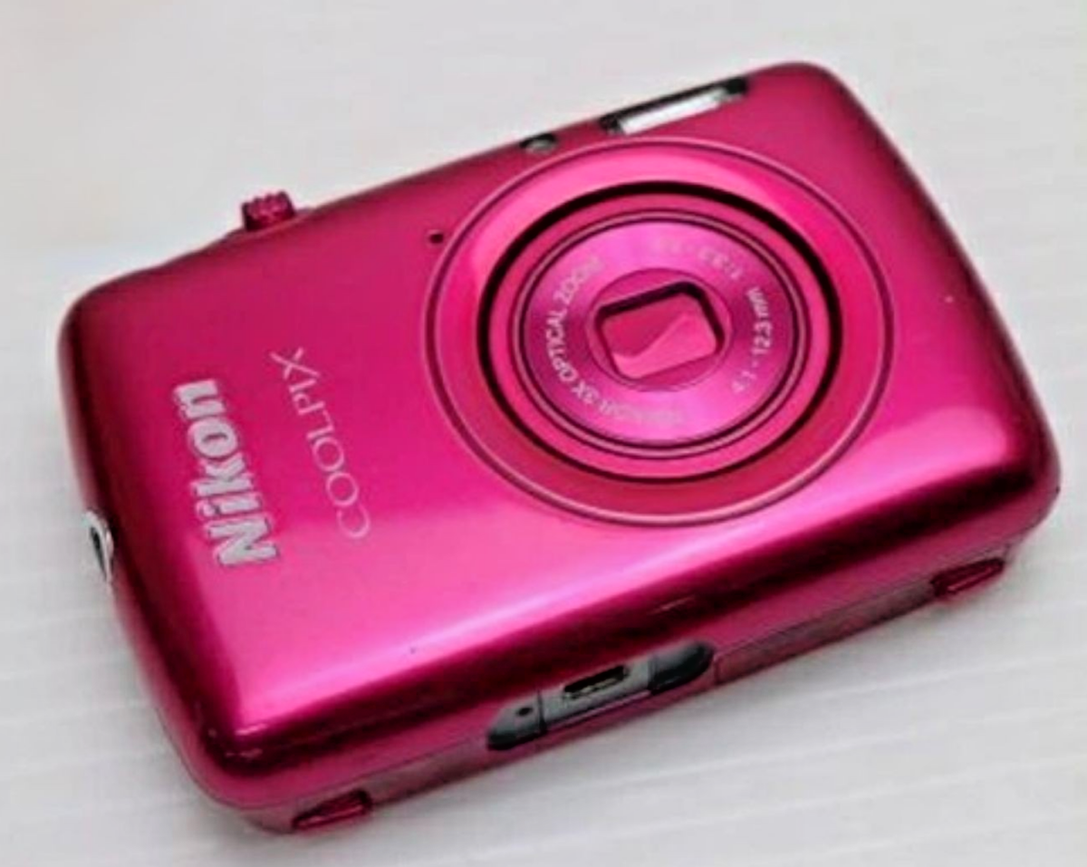 Nikon COOLPIX S01 Pink 10.1MP 3x Optical zoom Digital Camera Mini