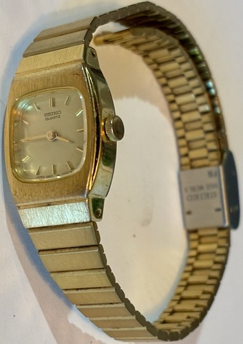 Seiko Quartz Ladies Watch 2B20-5020