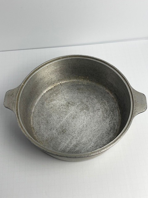 Vintage Cast Aluminum 4 Quart Dutch Oven Pot Roaster w/Lid 10 inch