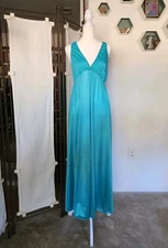 US VTG Vanity Fair Dressing/Night Gown Vibrant Teal Color Empire Waist M/L
