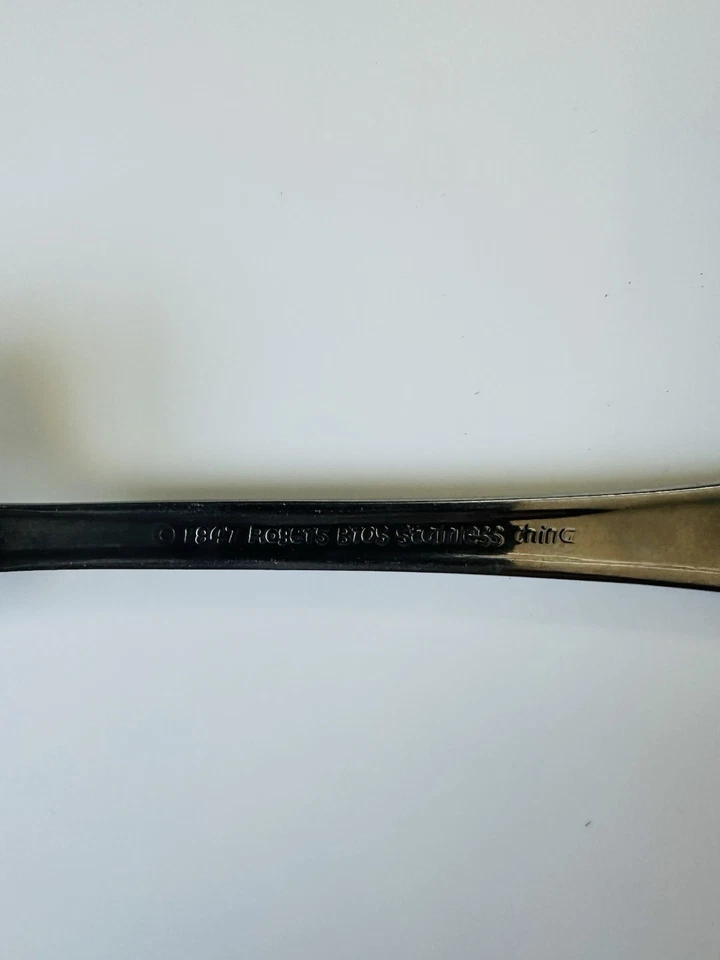 Cubiertos vintage Rogers Co. Acero inoxidable patrón "Royal Shell" 4 cucharaditas Foto 3 de 3