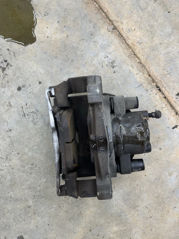 Pinza de freno de disco delantera izquierda Ford Fusion 2013-2020 OEM DG9C2B302AB Foto 4 de 4