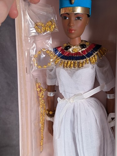 Madame Alexander Nephratiti Queen Of The Nile Limited Doll Rare - New Open Box - Picture 2 of 5