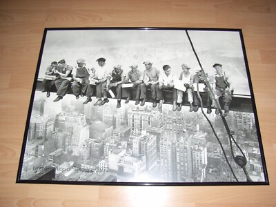 Poster Lunchtime atop a skyscraper NY 81 x 61 cm mit Bilderrahmen Glas neuwertig