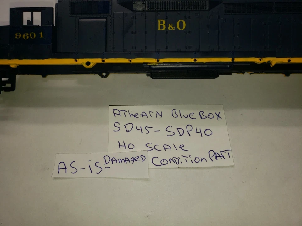 AS IS HO SCALE ATHEARN SDP40 DAMAGED MISSING PARTS CLIPS  DAMAGED Roof MISSING  - Image 2 of 4