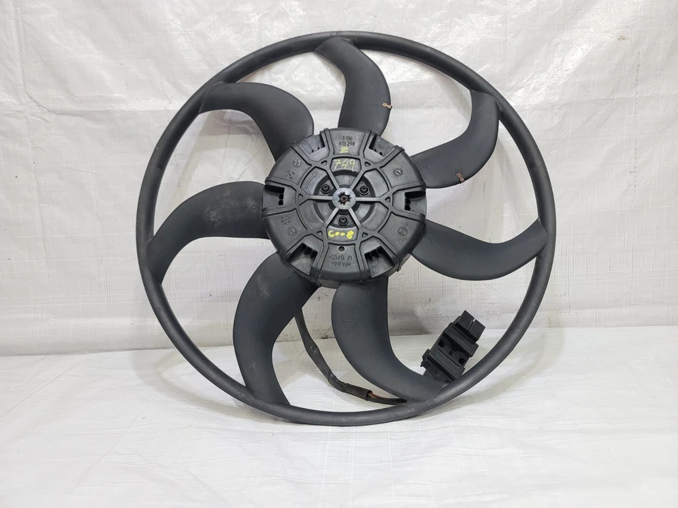 2006-2013 BMW 335i E92 Radiator Cooling Fan Motor OEM 673275617129 - Imagem 3 de 4