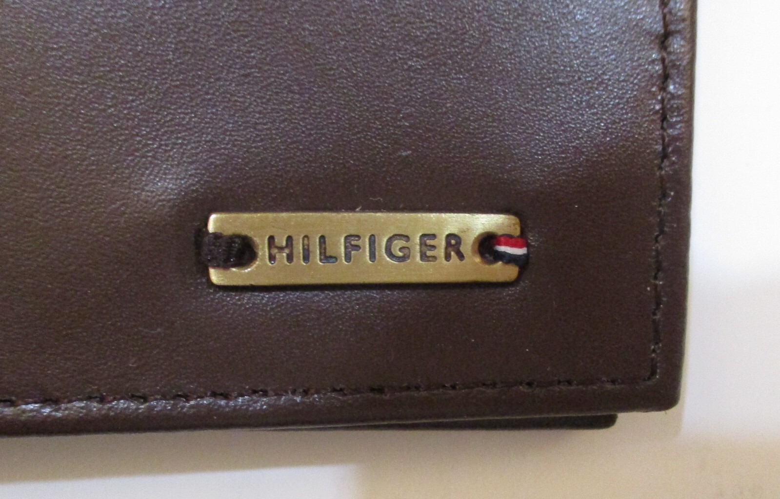 AUTHENTIC TOMMY HILFIGER MENS  BROWN LEATHER PASSCASE BIFOLD WALLET IN GIFT BOX image 10