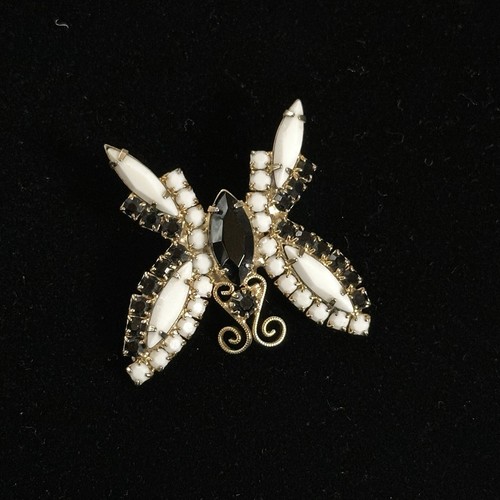 Broche mariposa vintage estilo Juliana blanco y negro vidrio leche 1,5", 9 g - Imagen 15 de 23