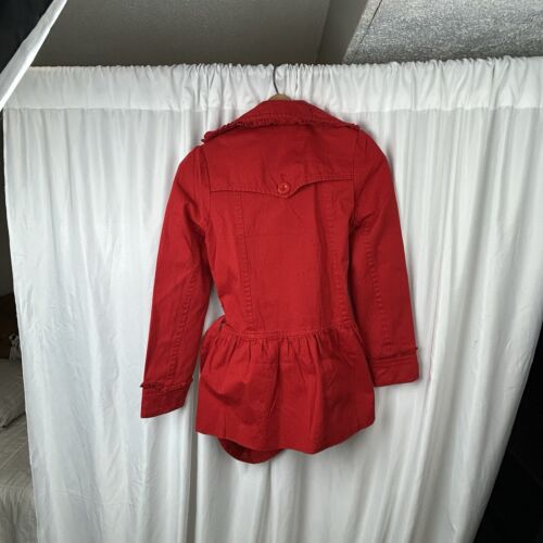 Aziz Damen Jacke rot zweireihig mit Gürtel und Rüschendetails Herzfutter S - Bild 4 von 7