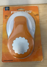 H1109 Fiskars 3XL Punch FLOWER Scallop Edges Craft Scrapbook