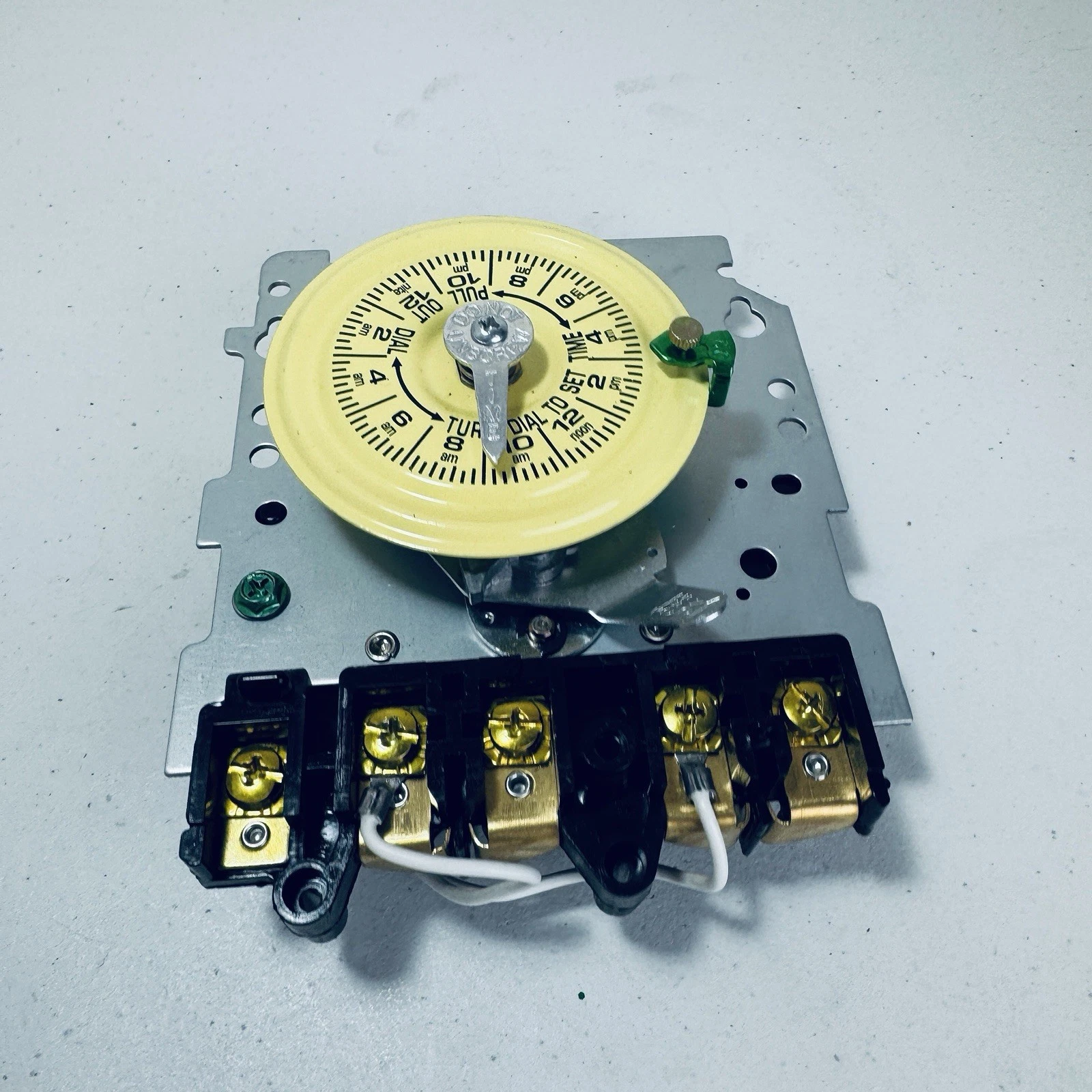 Intermatic T104M 208-277 240 Volt Swimming Pool Pump Timer Mechanism 24hr clock