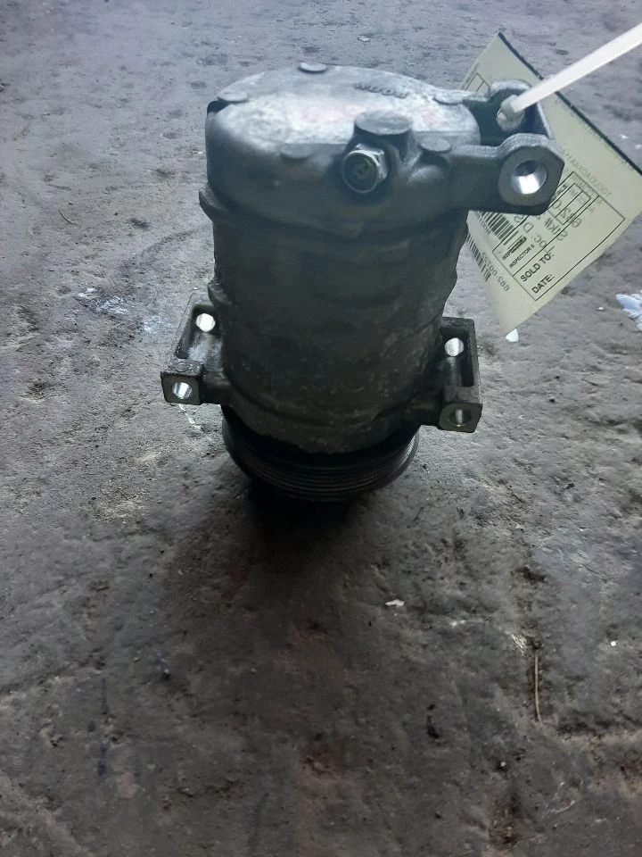 2010-2016 CHEVROLET EXPRESS 2500 VAN AC Compressor 4.3L Motor GM 84208258 - Imagem 4 de 4