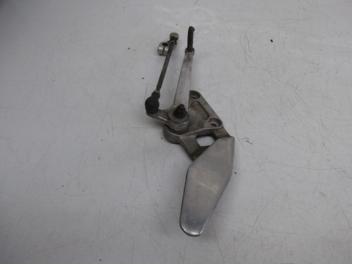 YAMAHA FZR10000 EXUP LEFT-HAND FOOTREST HANGER + GEAR LEVER - Picture 2 of 5