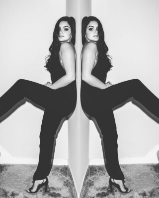 ARIEL WINTER 8x10 PHOTO *
