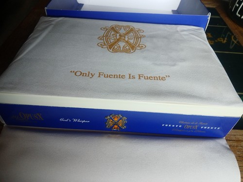 Arturo Fuente Opus X 20th Anniversary God’s Whisper Cigar Box Limited Edition - Bild 5 von 17