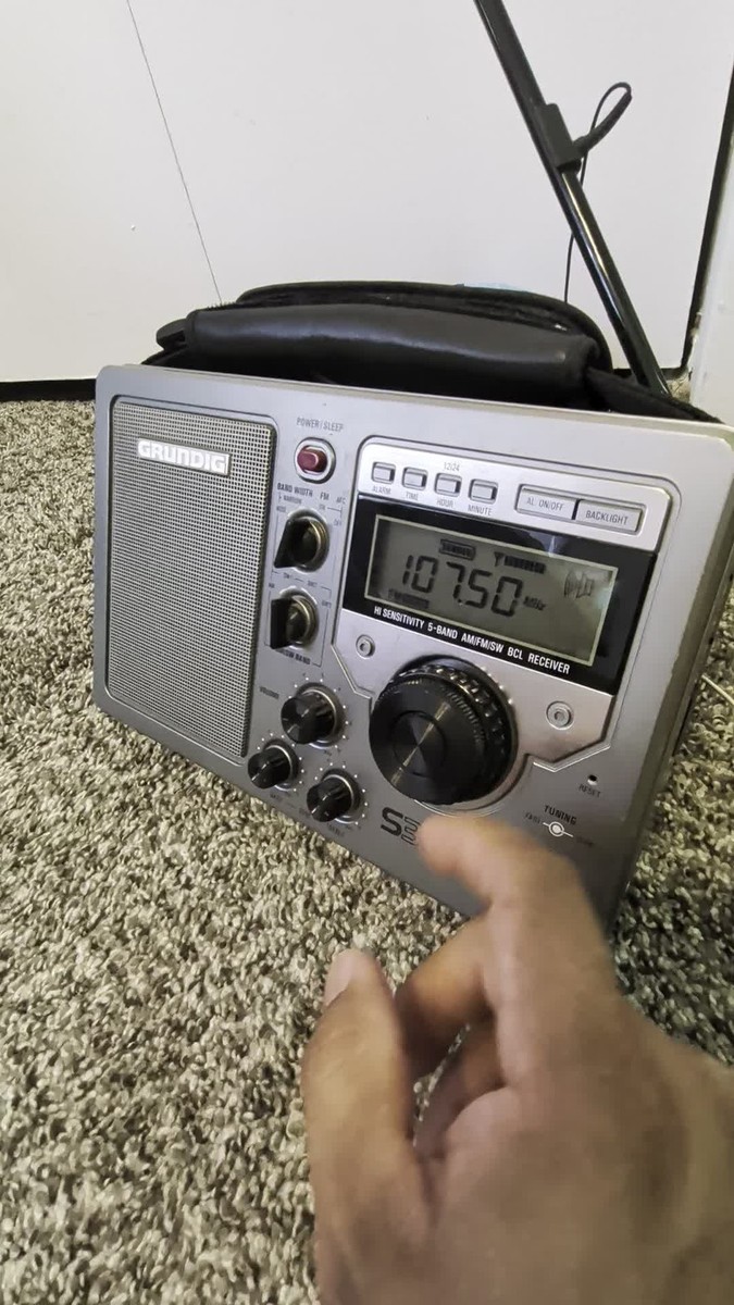 Grundig S350 AM FM Shortwave World Receiver Radio with AC Adapter