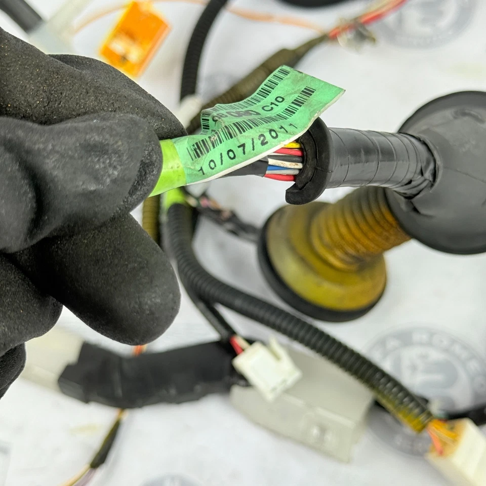 2011-2014 Toyota Sienna Front Right Door Wiring Harness OEM 82151-08090 - Image 3 of 4