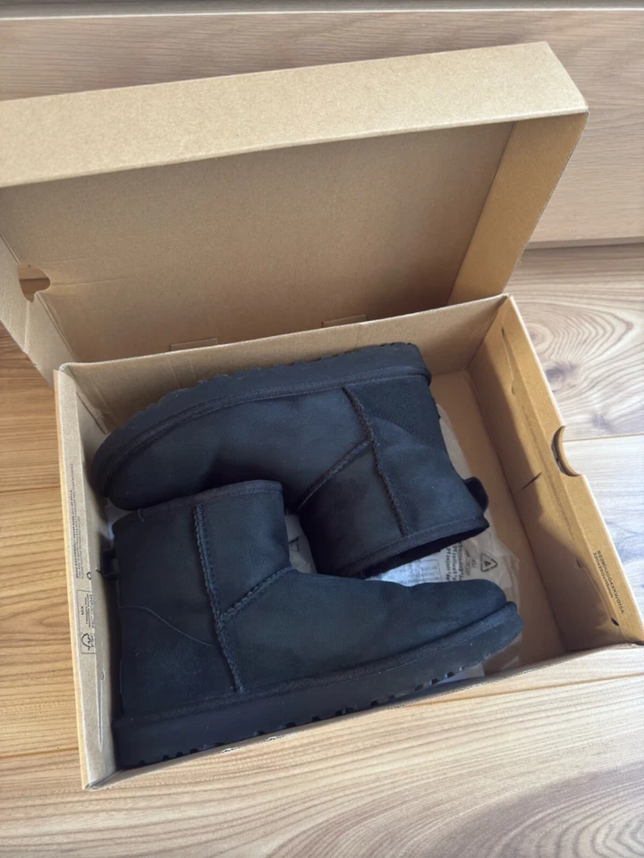 Womens UGG Classic Mini II Boots Black size UK5 EU38 With Box, photo 3 of 5
