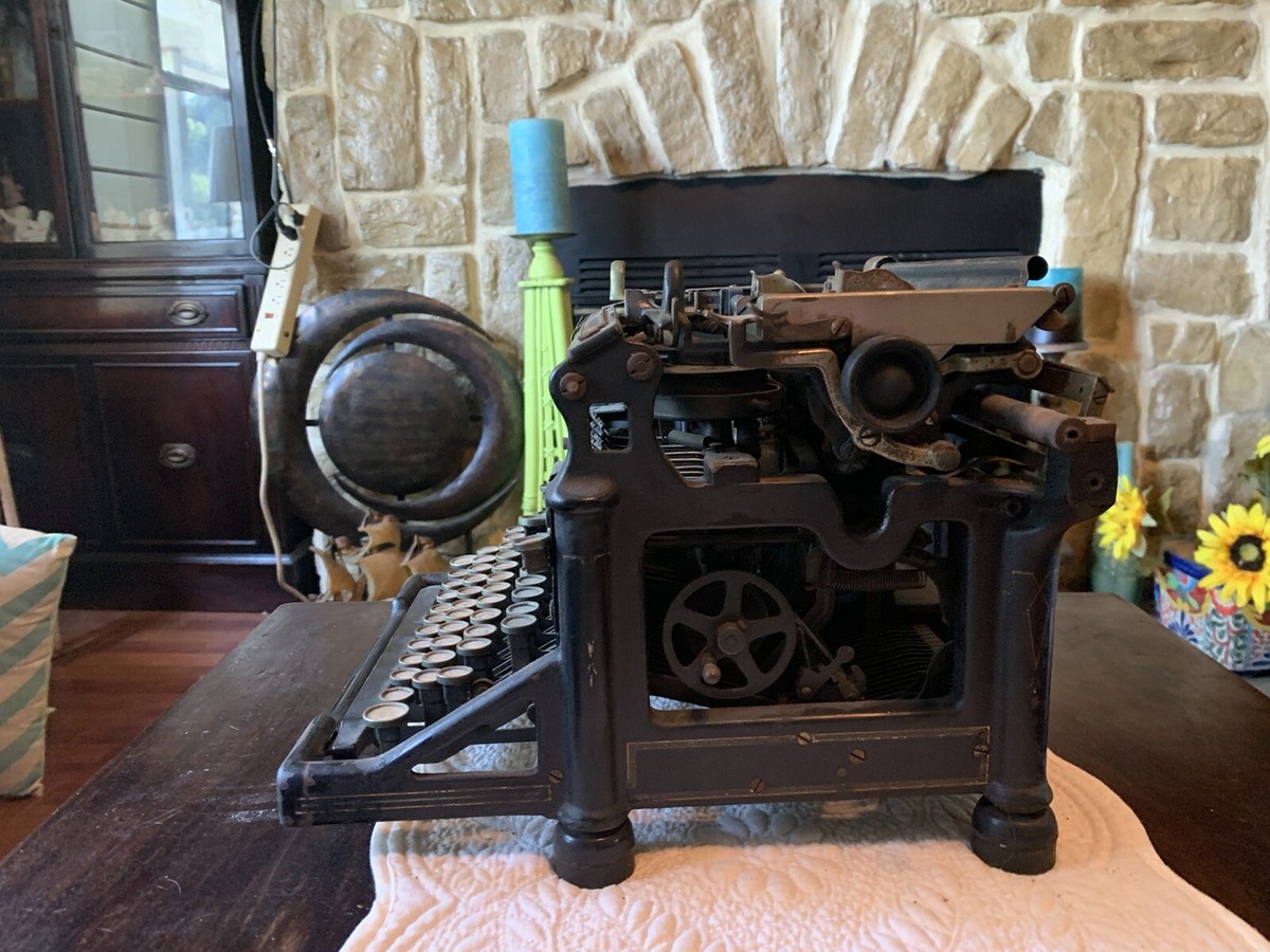 Vintage 1917 Underwood Standard Typewriter No. 5 Deco Hemingway