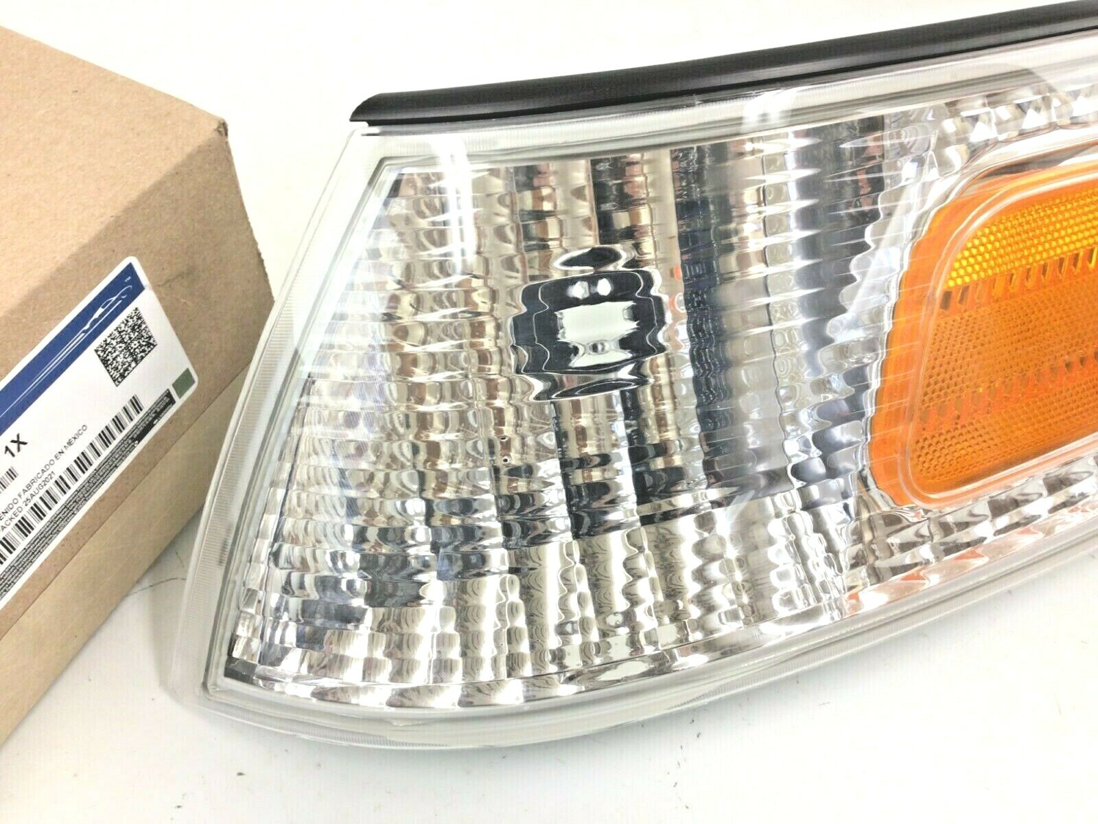 20062011 Ford Crown Victoria LH Driver Front Marker Lamp new OEM 6W7Z15A201BA eBay