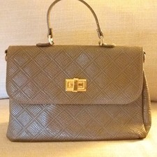 Borsa a mano donna in pelle Made in Italy marrone chiusura girevole oro zip