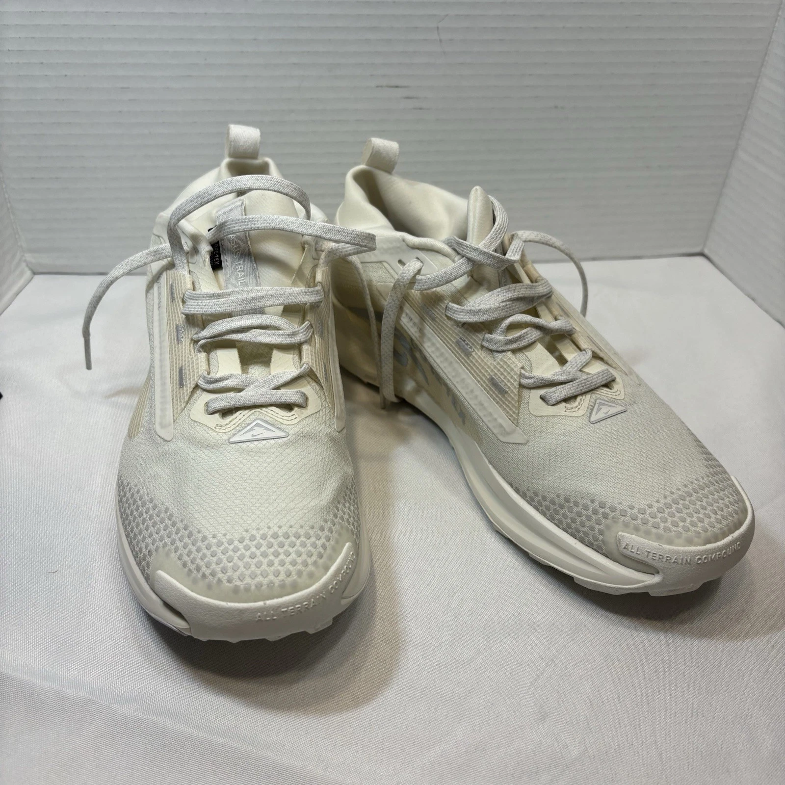 NIKE pegasus trail 5 gore-tex mens 7.5 “White Photon”, See Pics !!