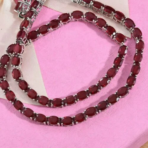 Handgefertigte Modeschmuck-Halsketten & -Anhänger aus Aluminium