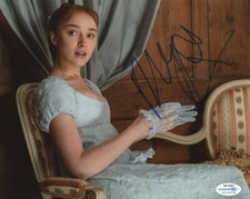 Phoebe Dynevor Bridgerton Autographed Signed 8x10 Photo ACOA