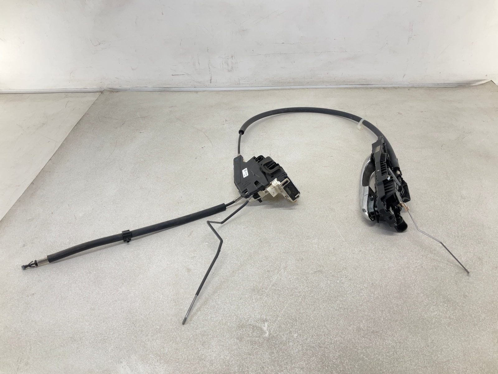 17-20 MASERATI Levante Exterior Front Left Driver Door Handle W/ Actuator