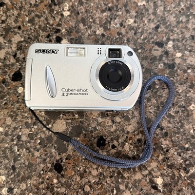 Sony Cyber Shot Camera DSC-P32 3.2MP Digital Silver MPEG Movie VX Works New Batt