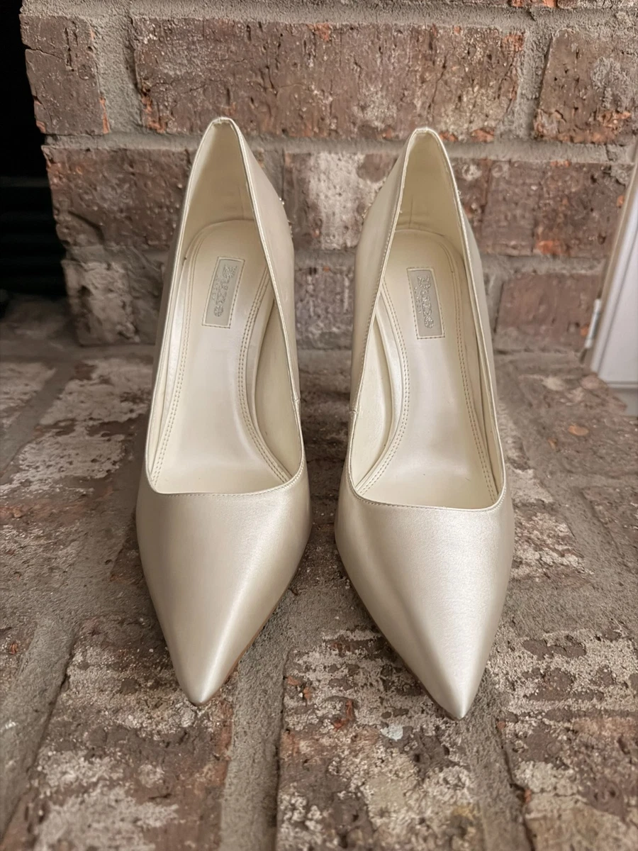 ivory satin dress shoes 8.5 Women's US Shoe Size Bridal for sale Category:BASICS