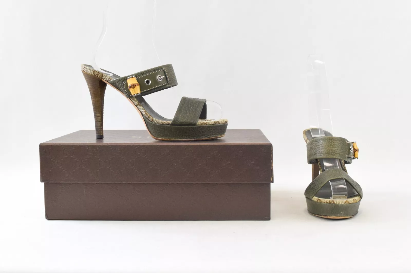 Sandales en cuir GUCCI talons 37,5 boucle militaire vert bambou bout ouvert chaussures