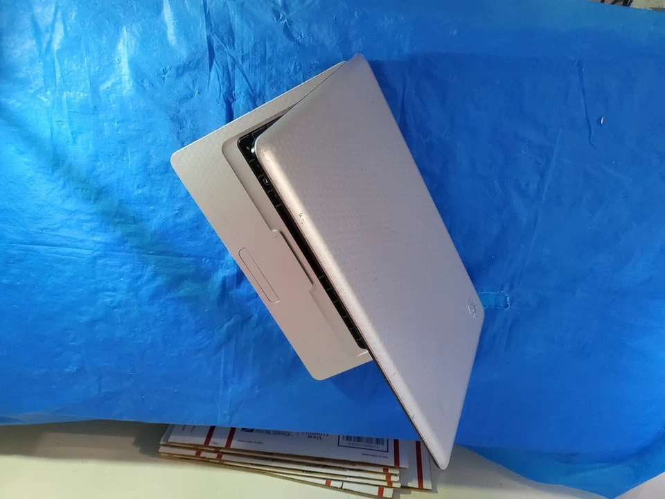 HP Pavilion G42 14"  Laptop/Notebook AMD Turion ll Dual Core 4GB 320GB - Image 4 of 4