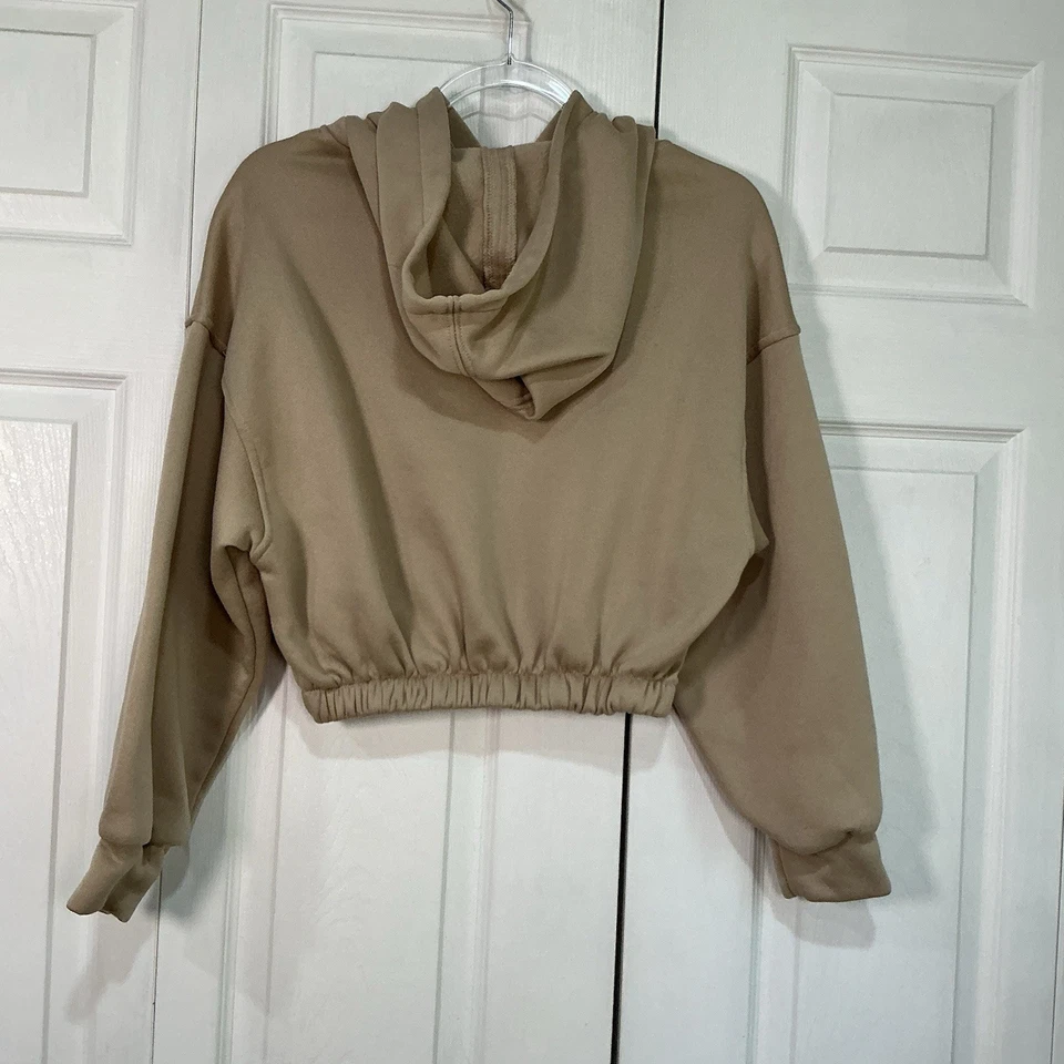 🌹 Moletom com capuz Jeana Bond bronzeado cropped - Pequeno - Imagem 3 de 4