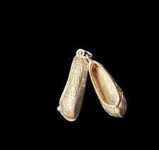 Vintage Silver Tone Dutch Clogs Slippers Charm Pendant Untested 1.97g