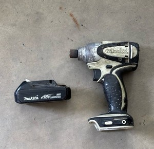 Makita BTD142 1/4” Impact Driver with 1 Battery Pre-owned Works