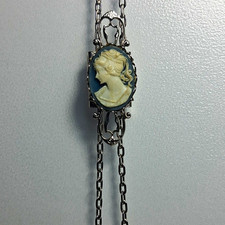Vintage Silver Tone Oval Cameo Pendant Necklace Link Chain Blue White Bezel