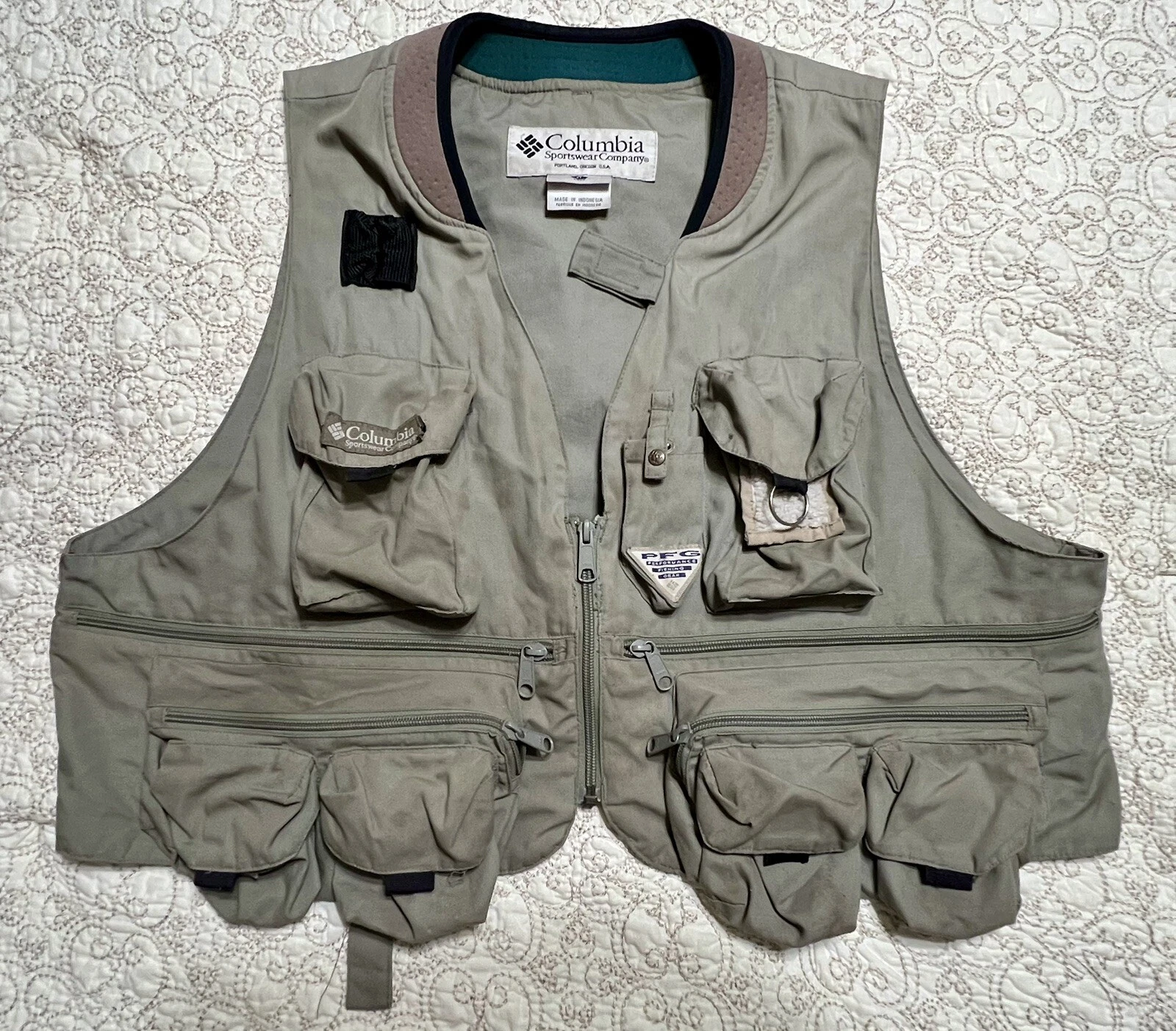 VTG Columbia PFG Fishing Vest Mens Small Performance Gear Tactical Pocket