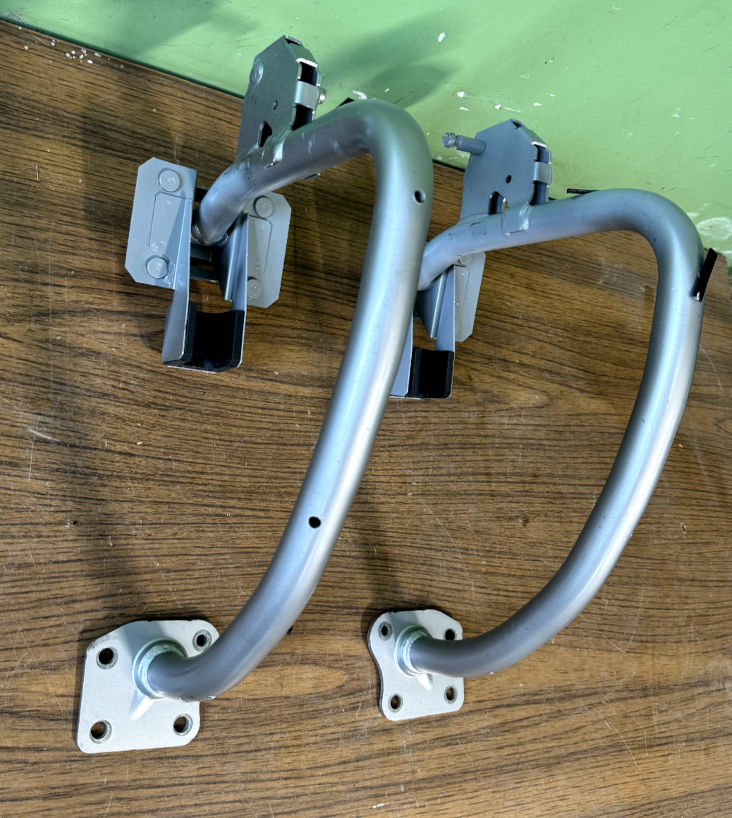 2014-2019 Maserati Ghibli Rear Trunk Lid Hinges Bracket Support Set 670009222
