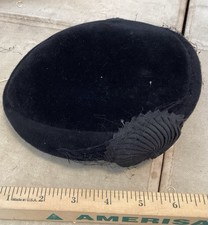 Two Vintage Women  s Hat With Hat Box, Pillbox Style Merrimack Felt Etc