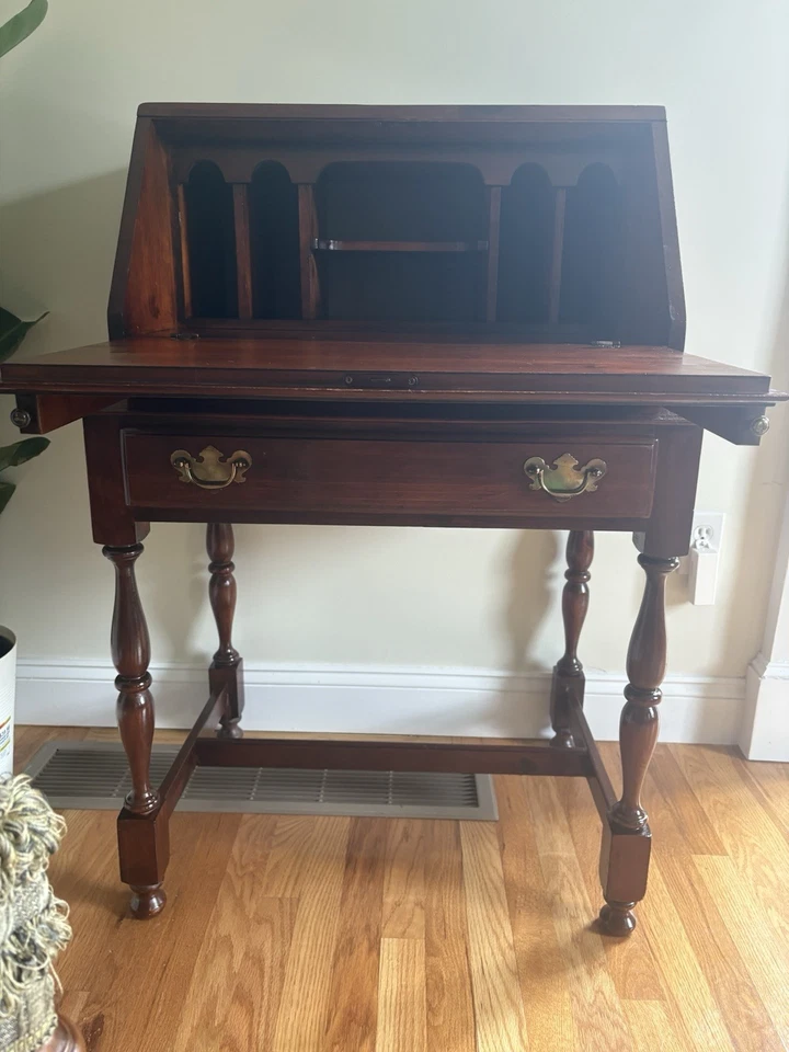 Escritorio de secretaria de oficina Sheraton vintage cereza Lexington, modelo #53102 Foto 2 de 4