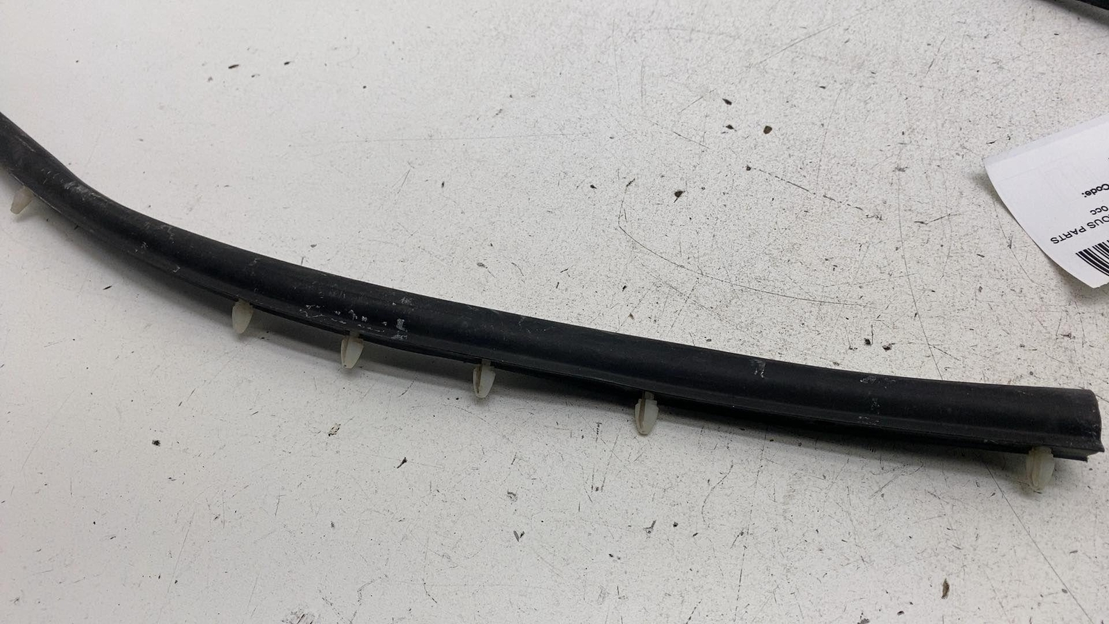 Maserati Levante 2017-2020 Front Left Lower Weatherstrip P/N 670032863