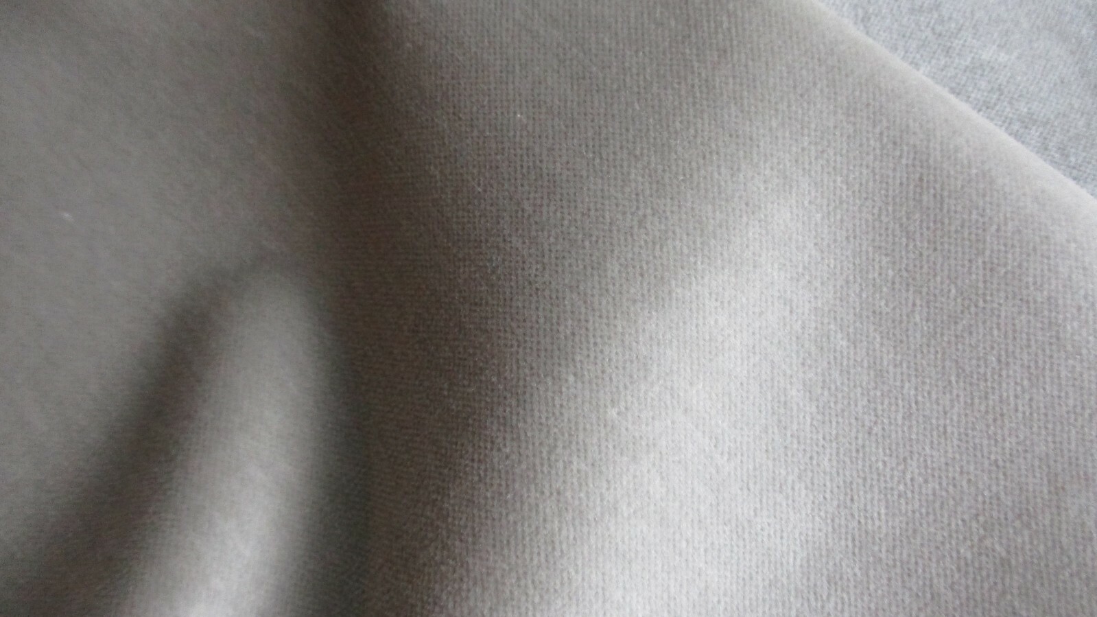 Velours gris souris en coupon de 330x138 cm pour mercerie et ameublement N°44